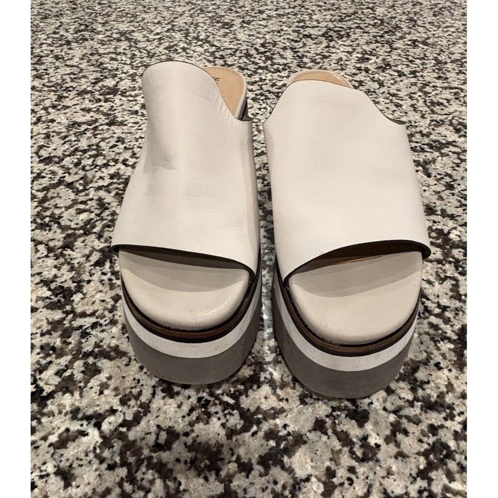 Naked Feet Flow Platform Sandals Wedges Women’s Shoes Size 8M Color Mist/ Beige